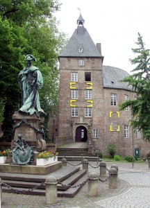 Moerser_Schloss_mit_Standbild